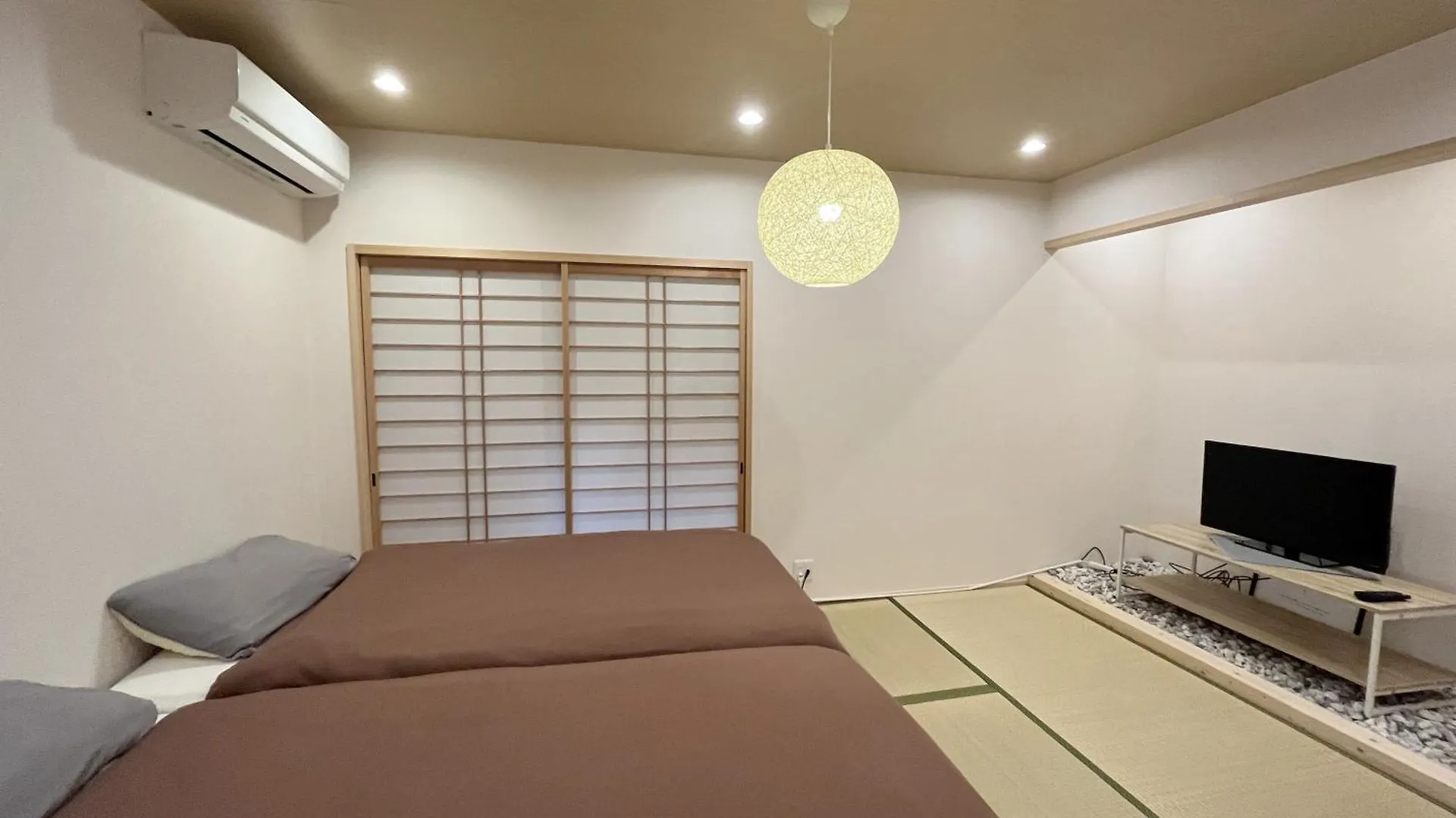 Apartment 芙蓉居 日本庭園付き一戸建 【天下茶屋から徒歩8分】最大6名宿泊可能 Osaka